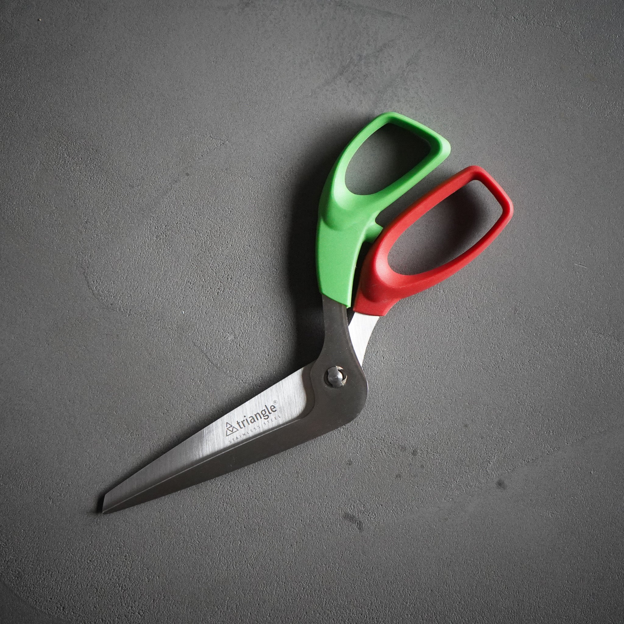 Triangle Pizza Scissors – Stainless & Dishwasher-Safe | Made in