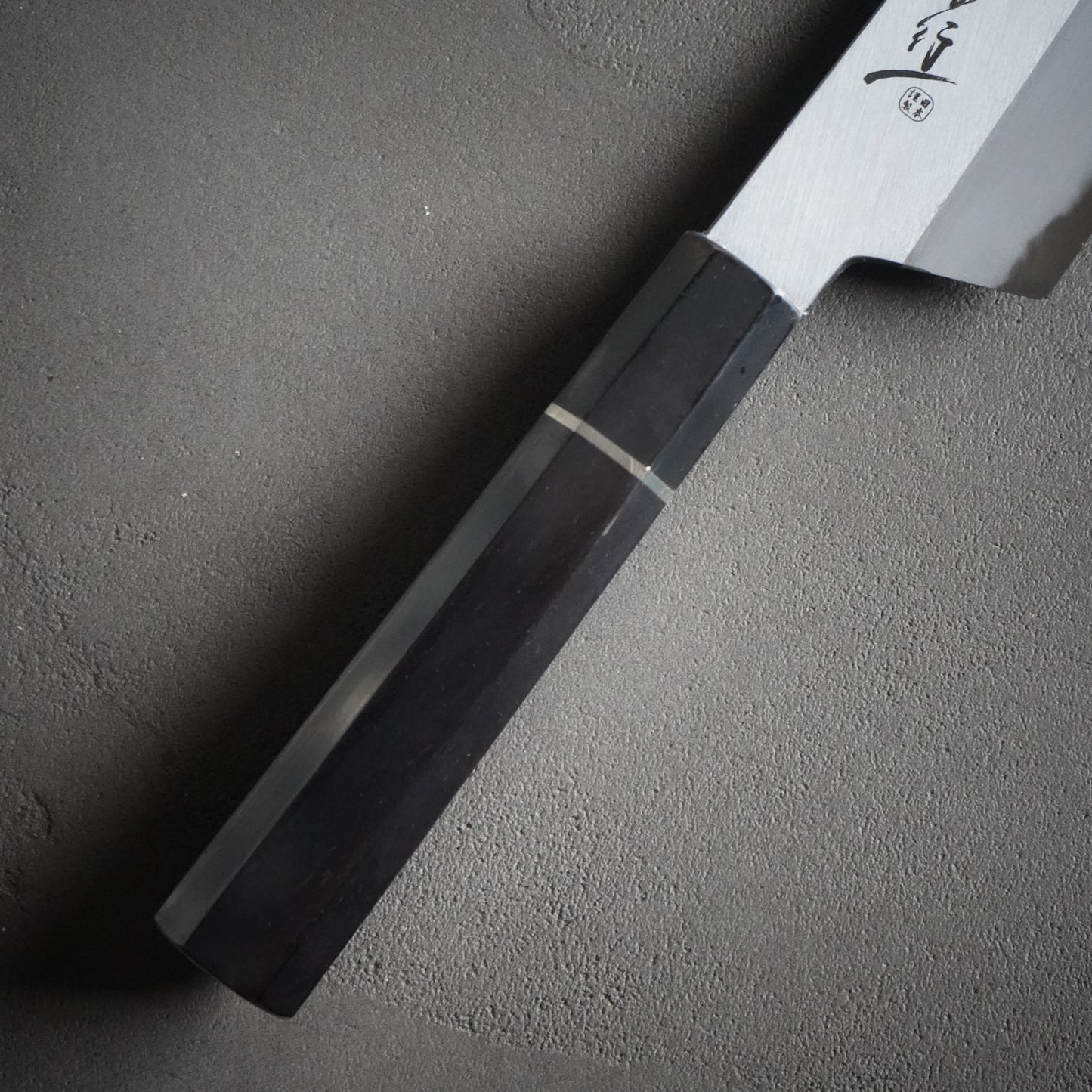 
                  
                    Sakai Takayuki ‘Homura SP’ 195 mm Kiritsuke‑Santoku Knife with Sheath – Premium Aogami‑Steel Edition / Sakai Takayuki
                  
                