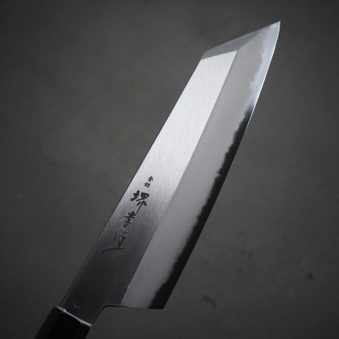 
                  
                    Sakai Takayuki ‘Homura SP’ 195 mm Kiritsuke‑Santoku Knife with Sheath – Premium Aogami‑Steel Edition / Sakai Takayuki
                  
                
