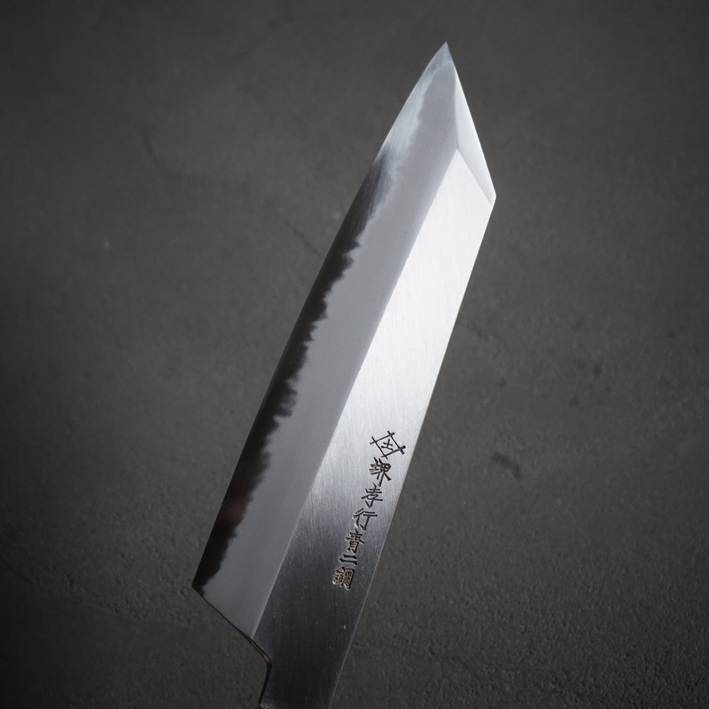 
                  
                    Sakai Takayuki ‘Homura SP’ 195 mm Kiritsuke‑Santoku Knife with Sheath – Premium Aogami‑Steel Edition / Sakai Takayuki
                  
                
