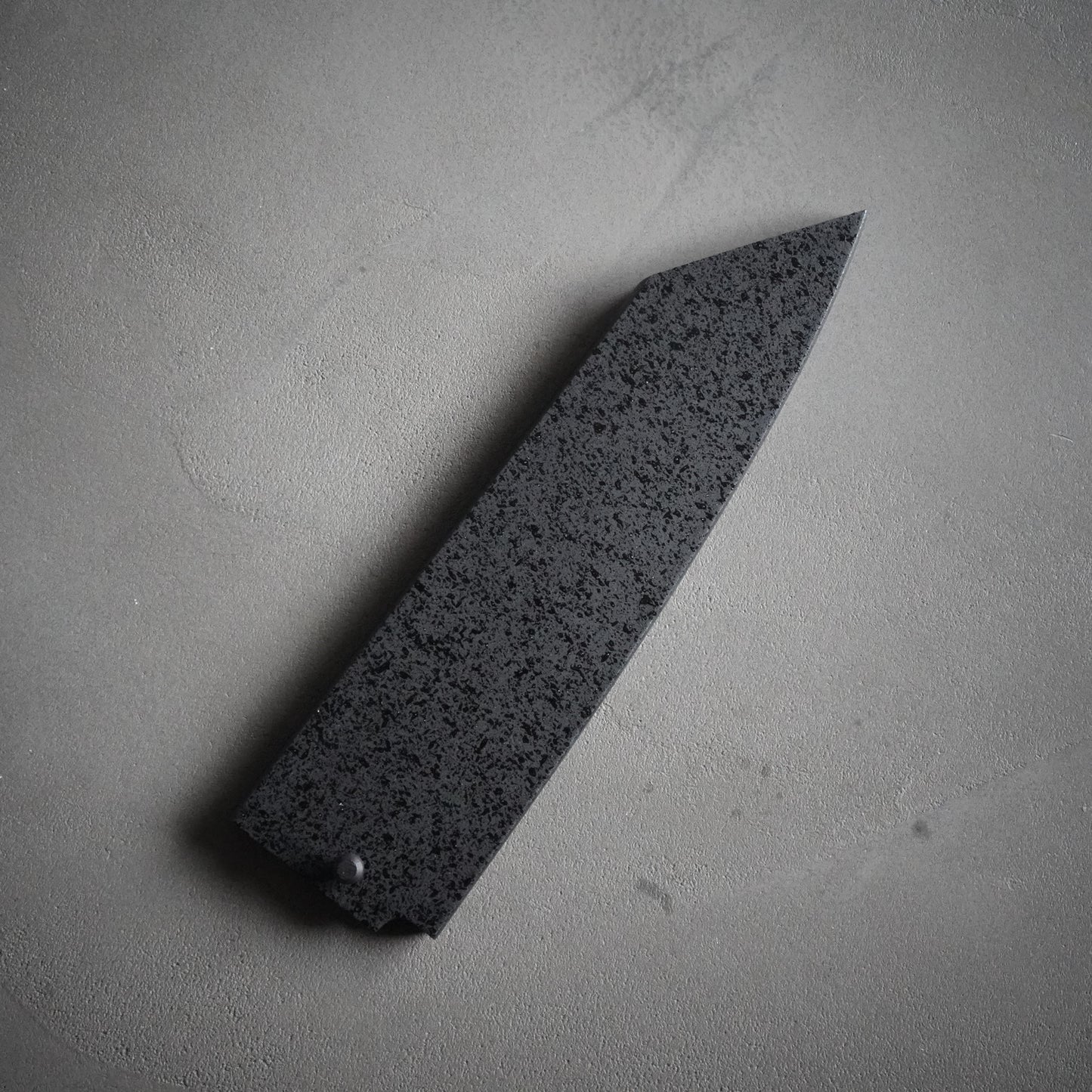 
                  
                    Sakai Takayuki ‘Homura SP’ 195 mm Kiritsuke‑Santoku Knife with Sheath – Premium Aogami‑Steel Edition / Sakai Takayuki
                  
                