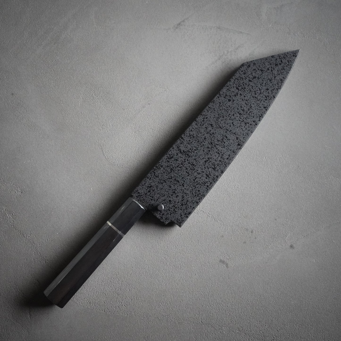 
                  
                    Sakai Takayuki ‘Homura SP’ 195 mm Kiritsuke‑Santoku Knife with Sheath – Premium Aogami‑Steel Edition / Sakai Takayuki
                  
                
