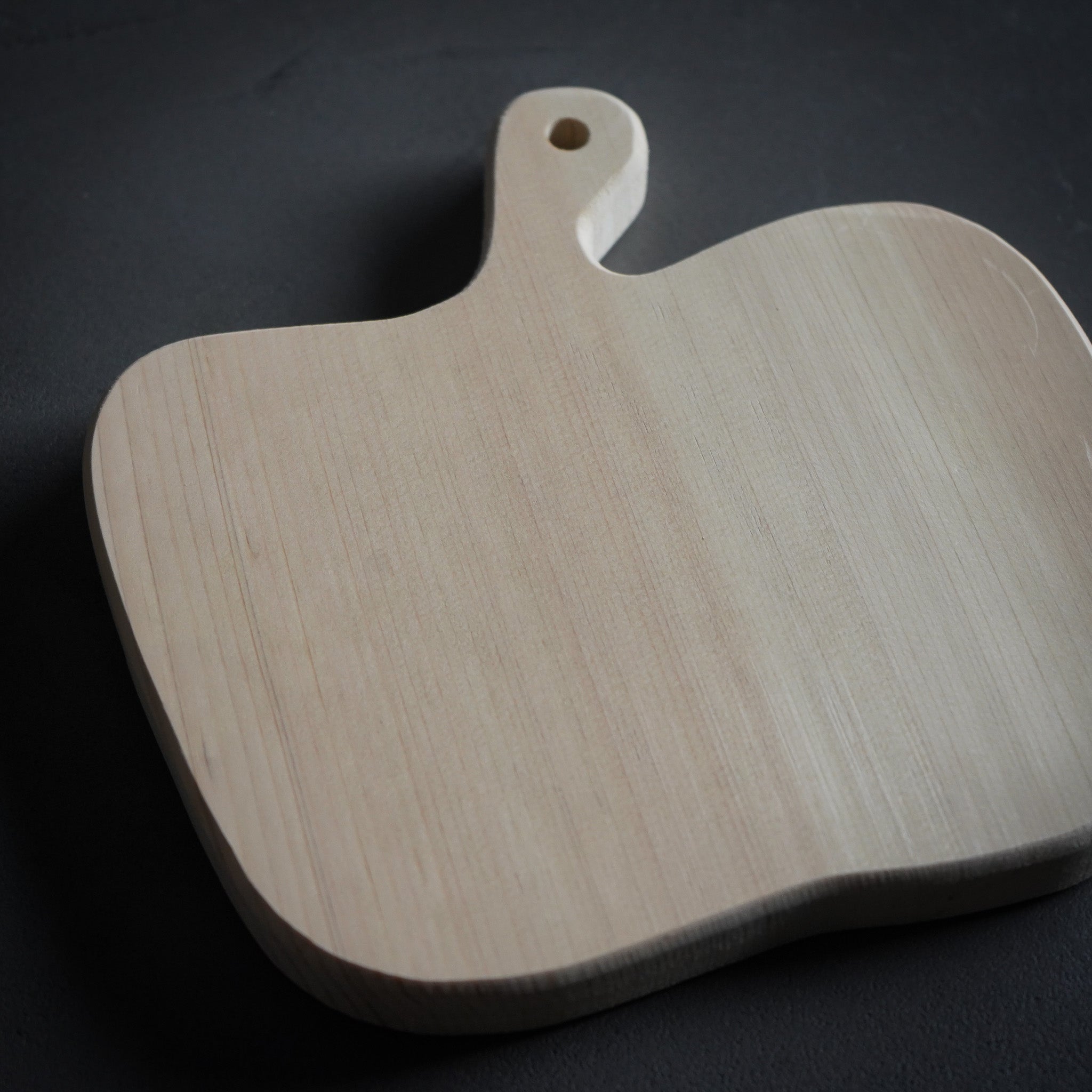 木曽桧まな板りんご ギフト用個装 / 雅漆工芸 – Tomoe-Ya