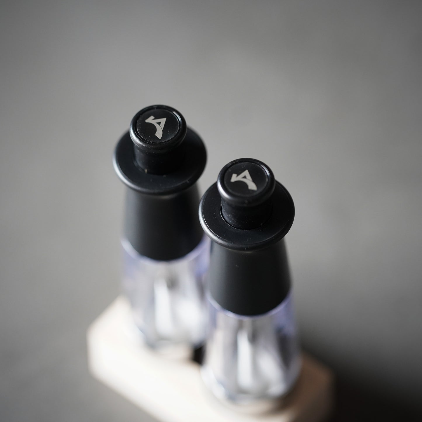 
                  
                    One-hand mill / Kanda
                  
                
