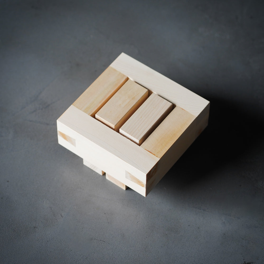 
                  
                    Single-layer pressed sushi frame Cypress / Miyabi Urushi Kogei
                  
                