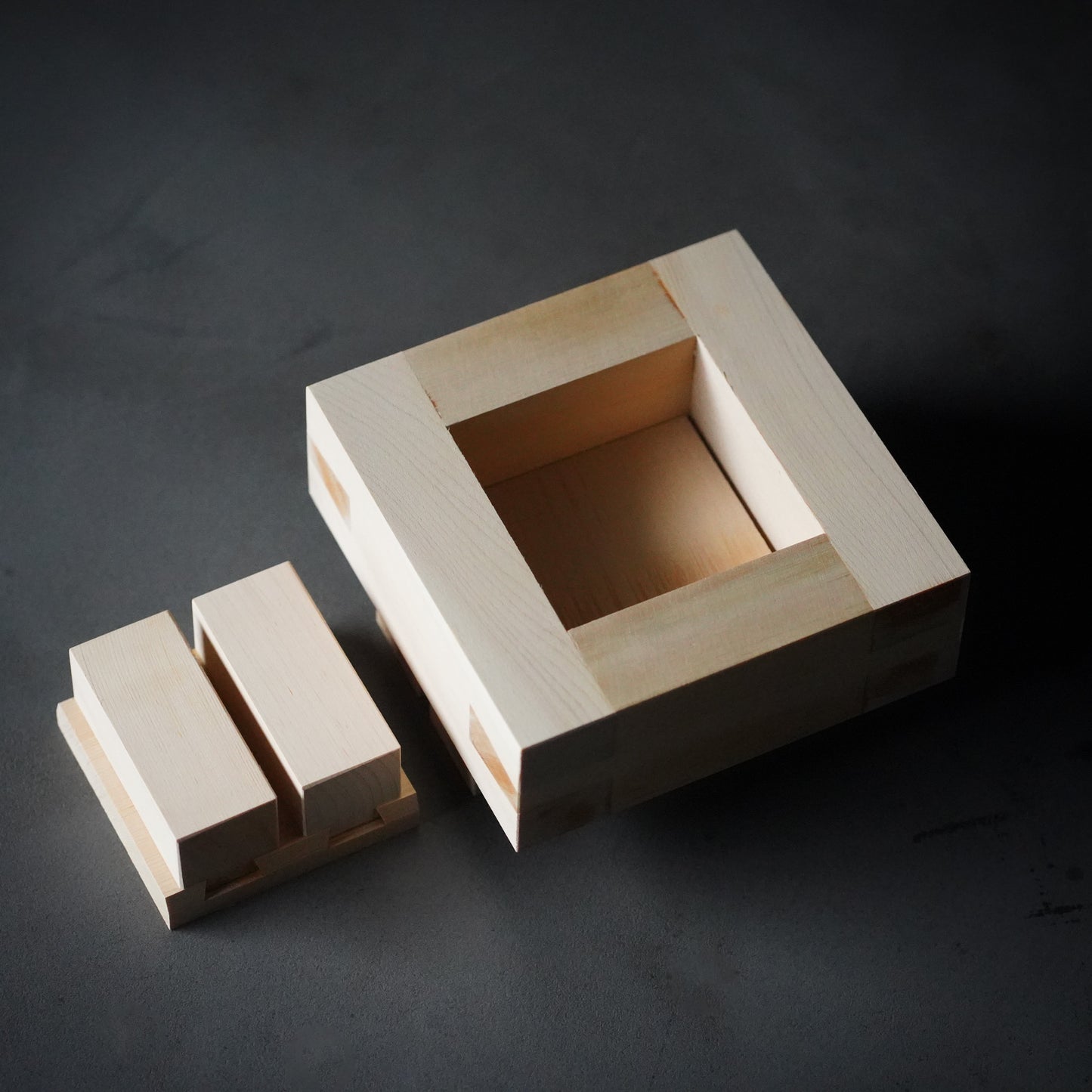 
                  
                    Single-layer pressed sushi frame Cypress / Miyabi Urushi Kogei
                  
                