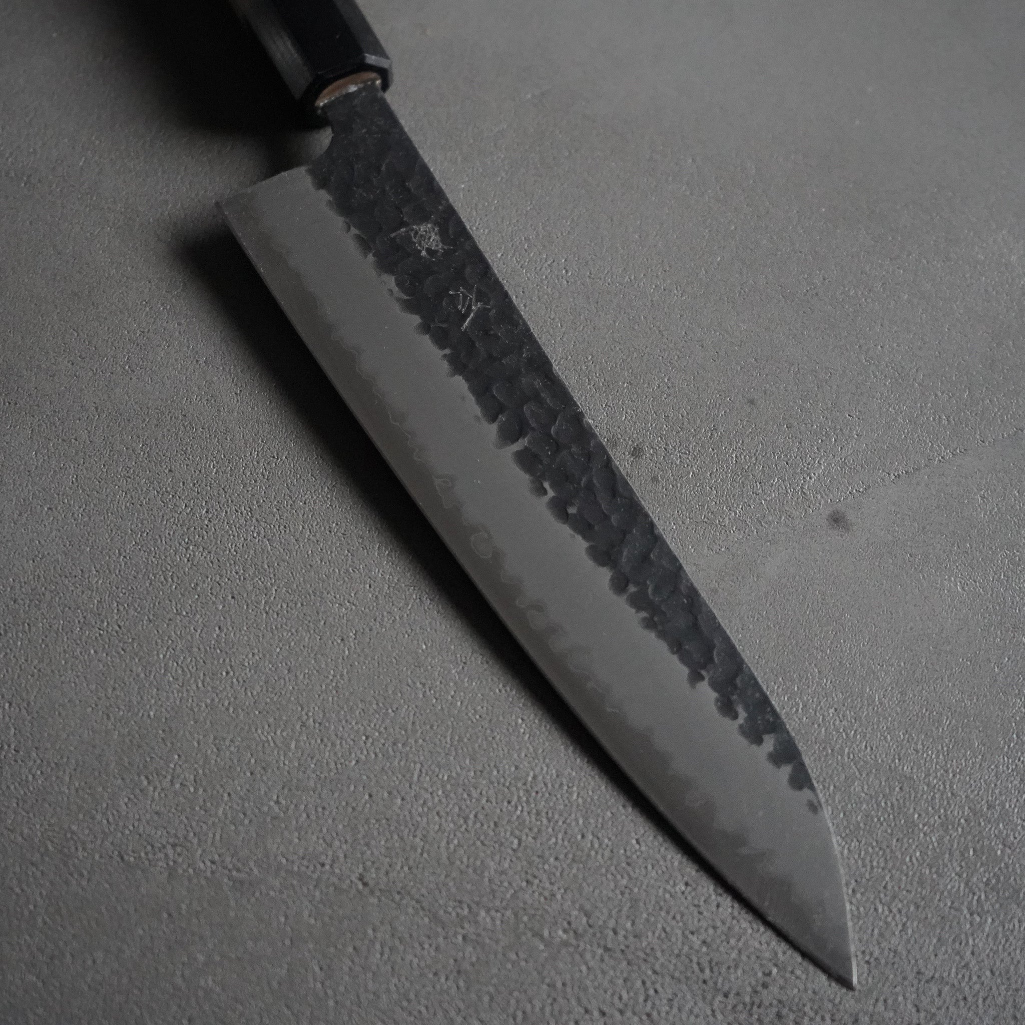 青紙スーパー黒肌ステンレス牛刀 210mm / 石鎚金物- トモエ屋