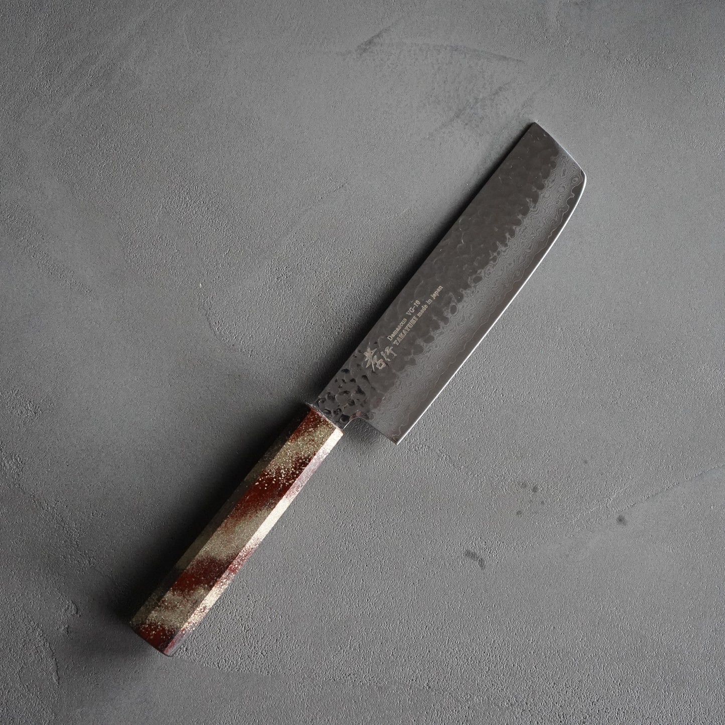 
                  
                    33-layer Damascus, lacquered oak, vegetable knife, 160mm / Sakai Takayuki
                  
                