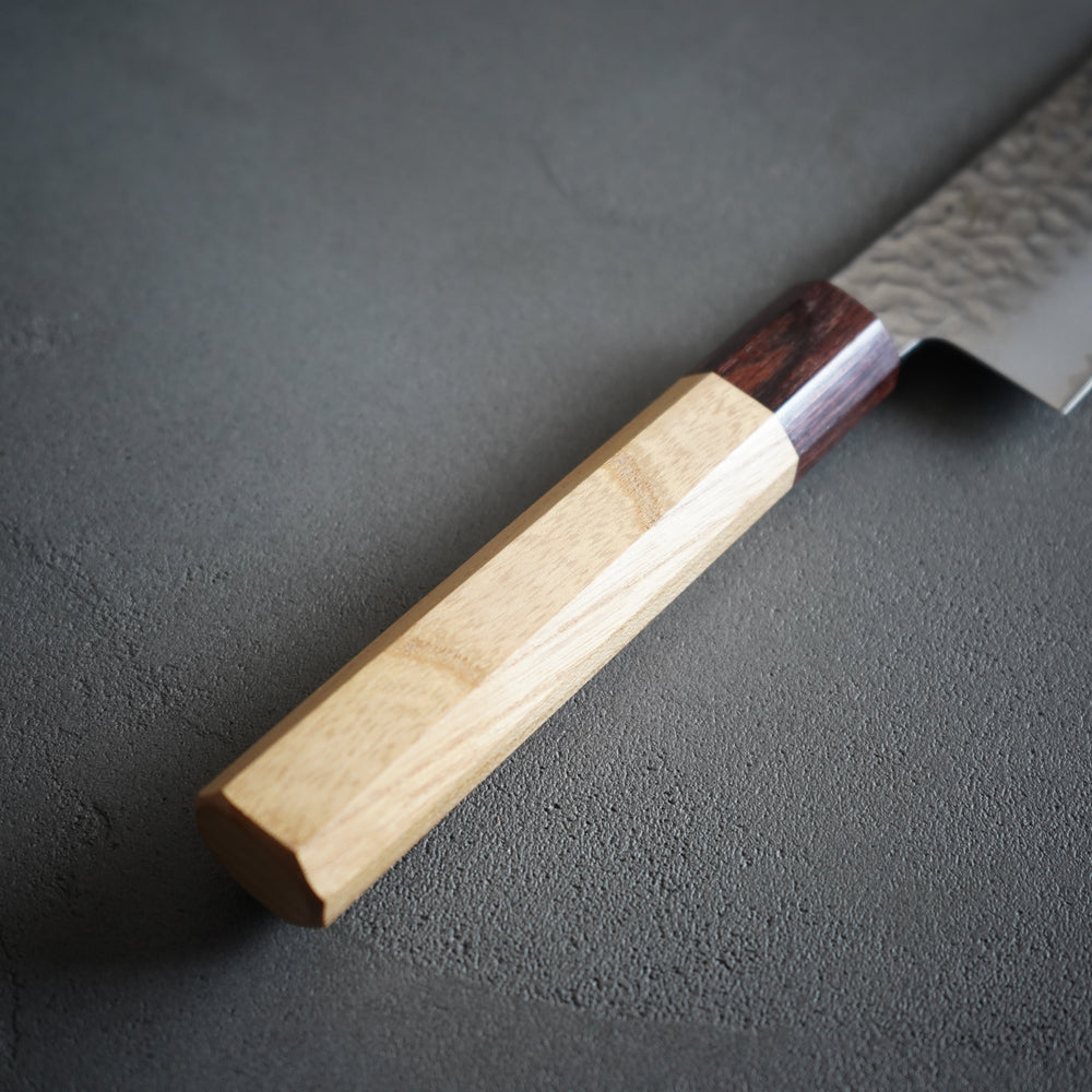 
                  
                    33-layer Damascus Japanese-style Gyuto knife / Sakai Takayuki
                  
                