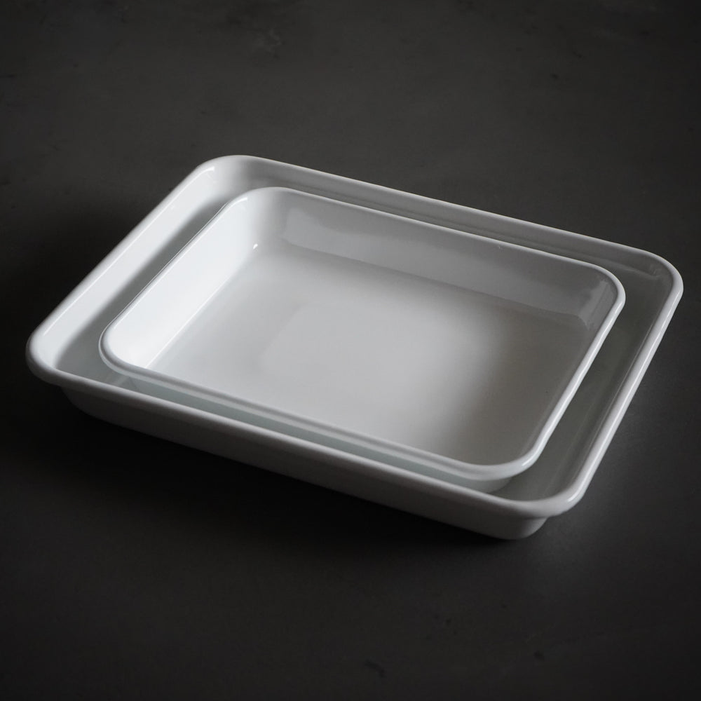 
                  
                    Enamel tray (all white) / Noda Horo
                  
                