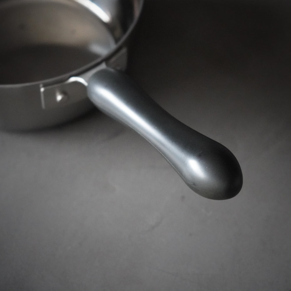 
                  
                    Koinu brand 3-layer clad plastic handle IH Yukihira pan / Honma Seisakusho
                  
                